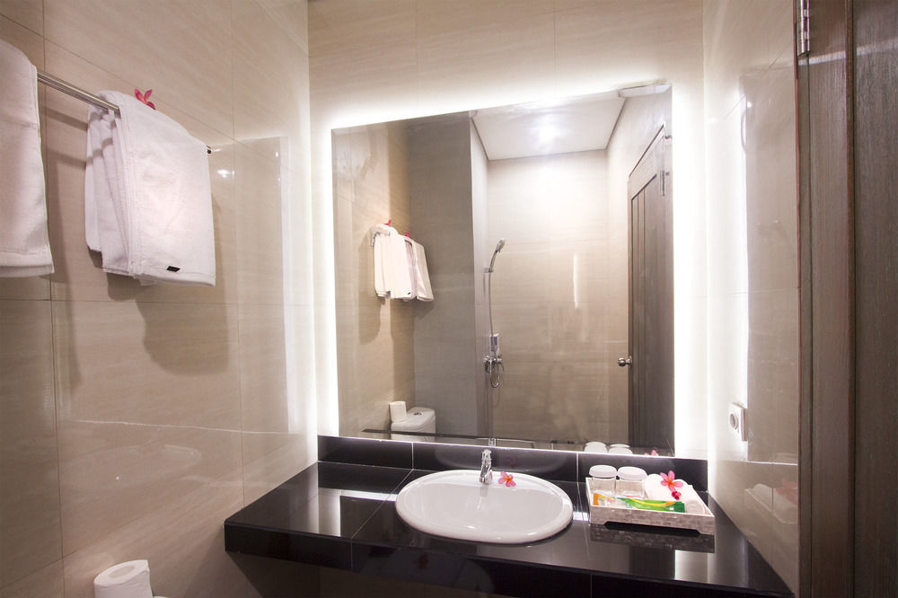 Zen Rooms Seminyak Kayu Jati Exteriör bild
